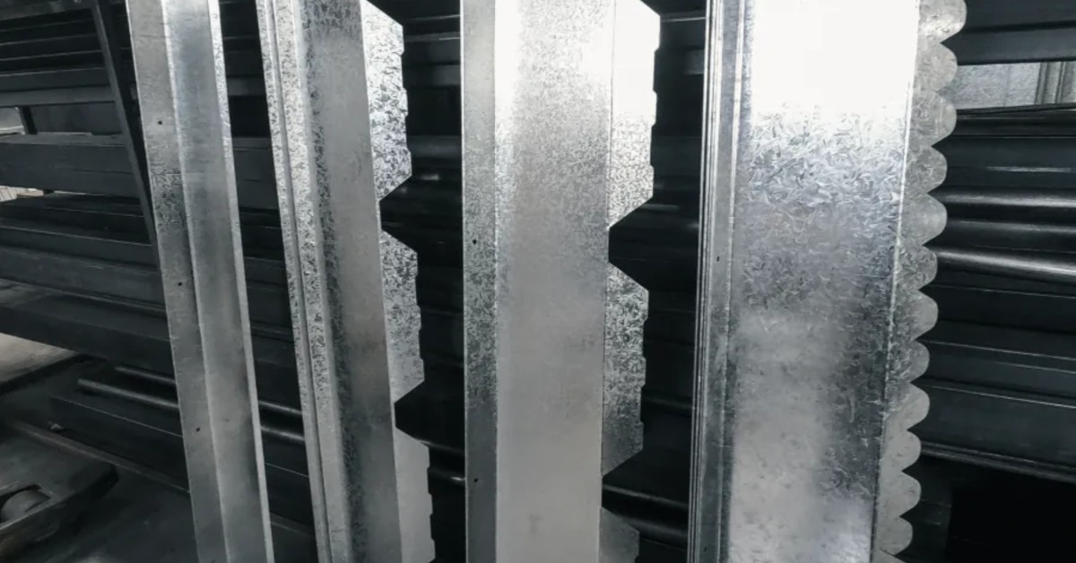 Babetas de chapa troqueladas en el taller de Rapimetal