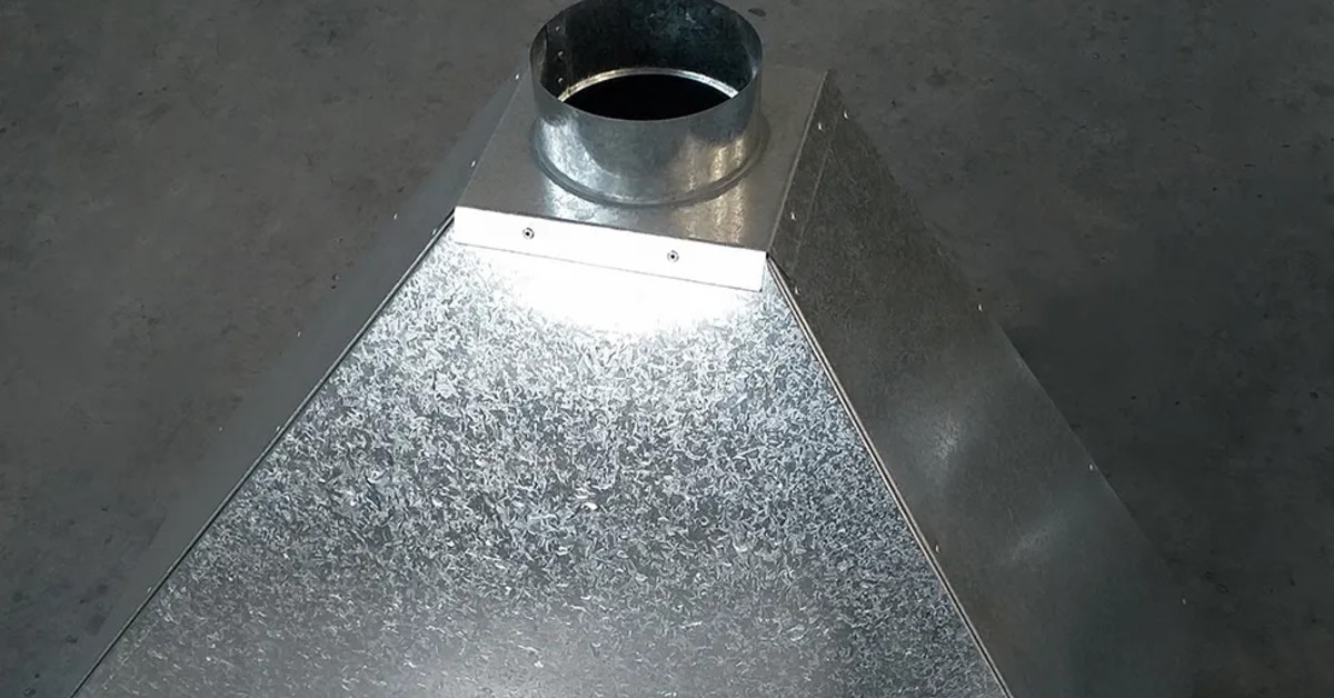 Campana de chapa galvanizada recién fabricada