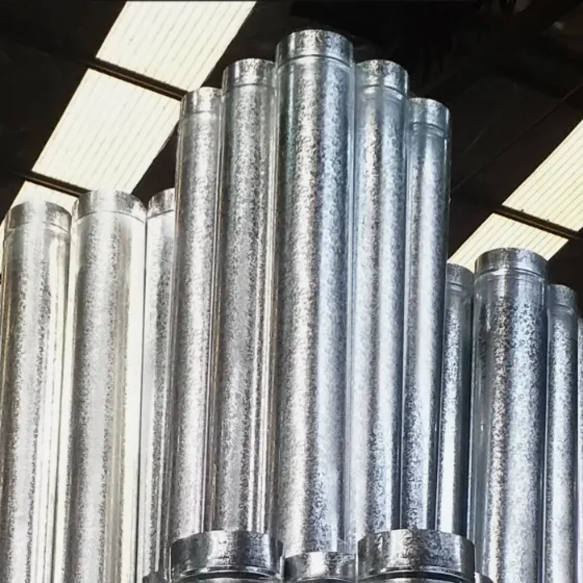 Caños de ventilación en el taller