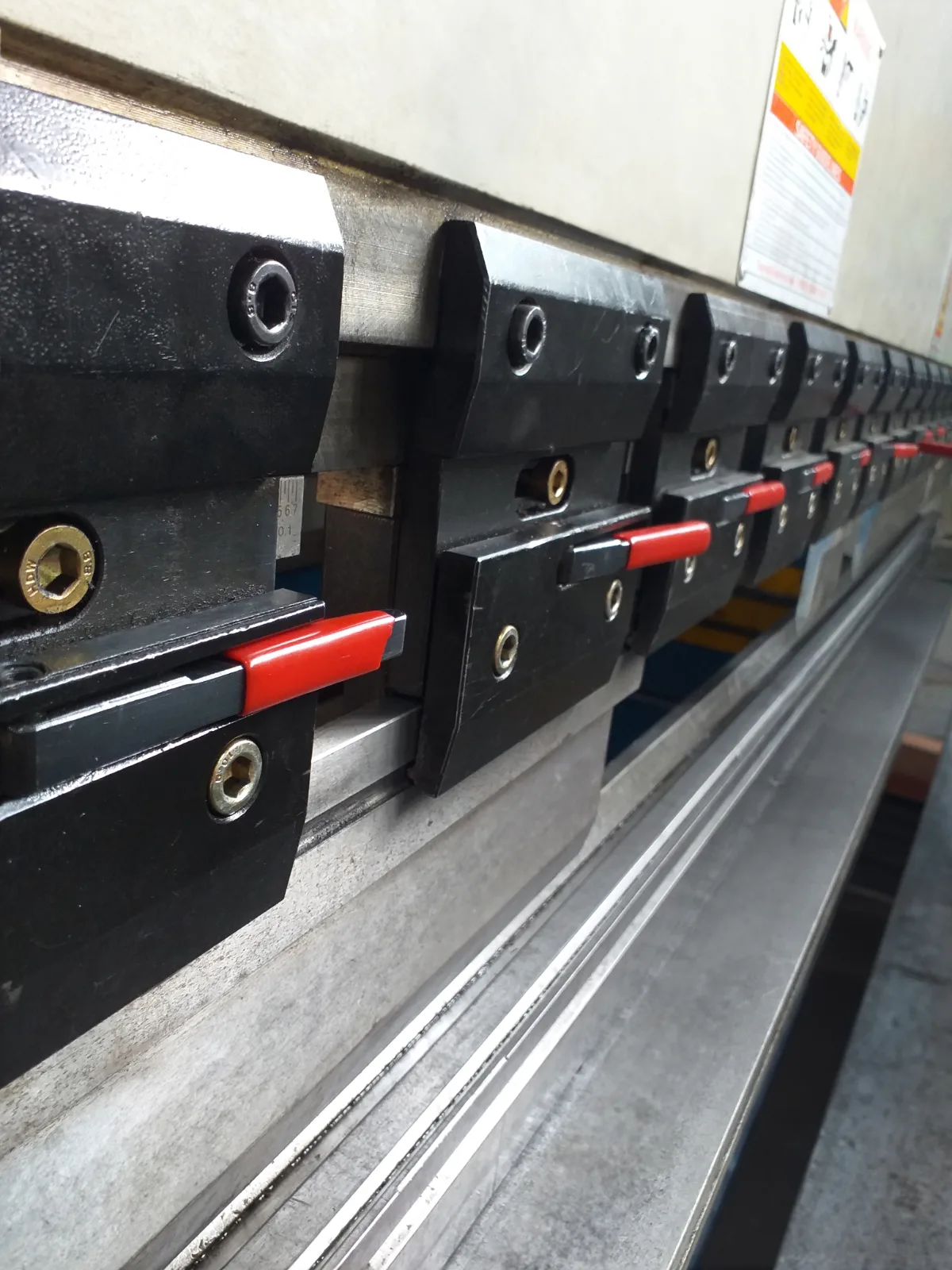 Matrices de la plegadora CNC de Rapimetal