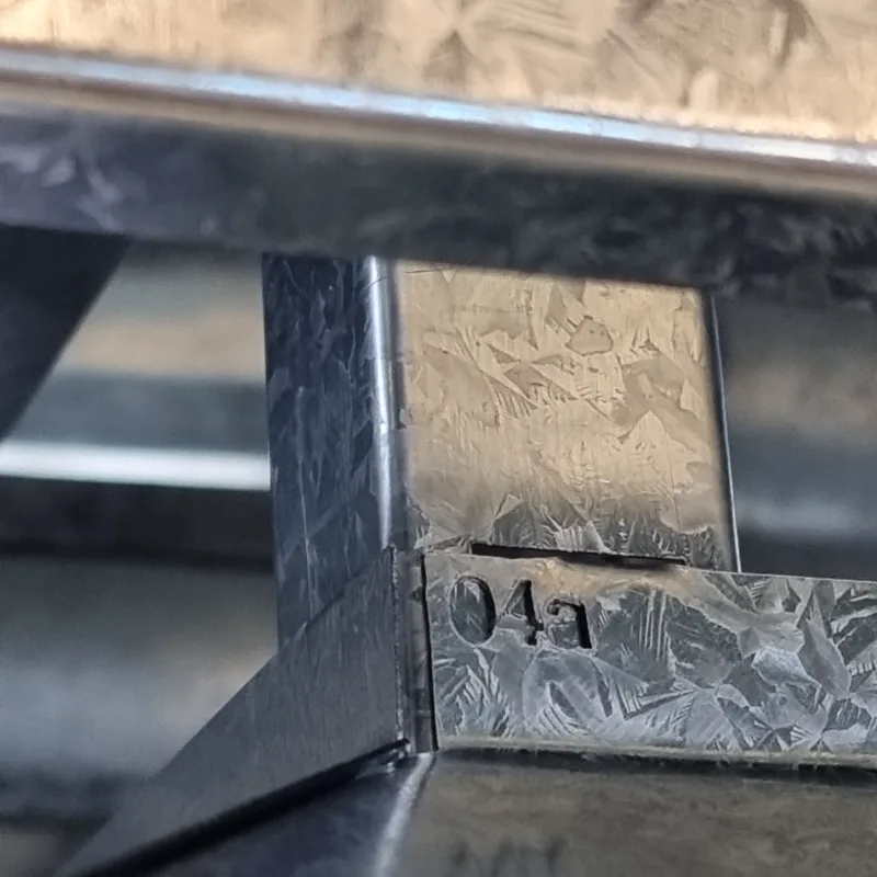 Detalle de armado de un remate de chapa galvanizada
