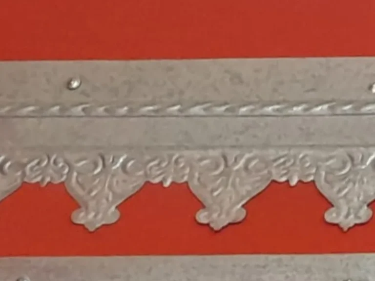 Cenefa de chapa galvanizada estampada con relieve, modelo corazón, de 30 cm de alto