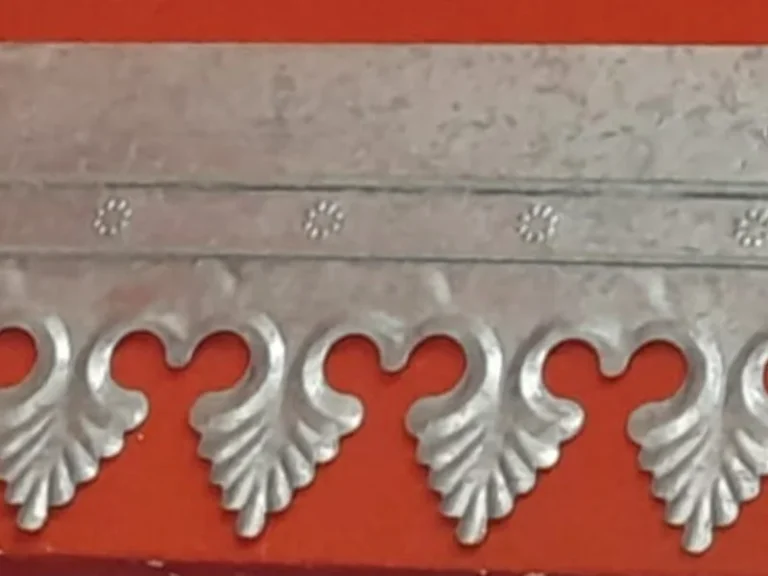 Cenefa de chapa galvanizada estampada con relieve, modelo piña, de 30 cm de alto
