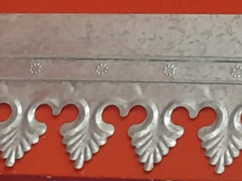 Cenefa de chapa galvanizada estampada con relieve, modelo piña, de 30 cm de alto