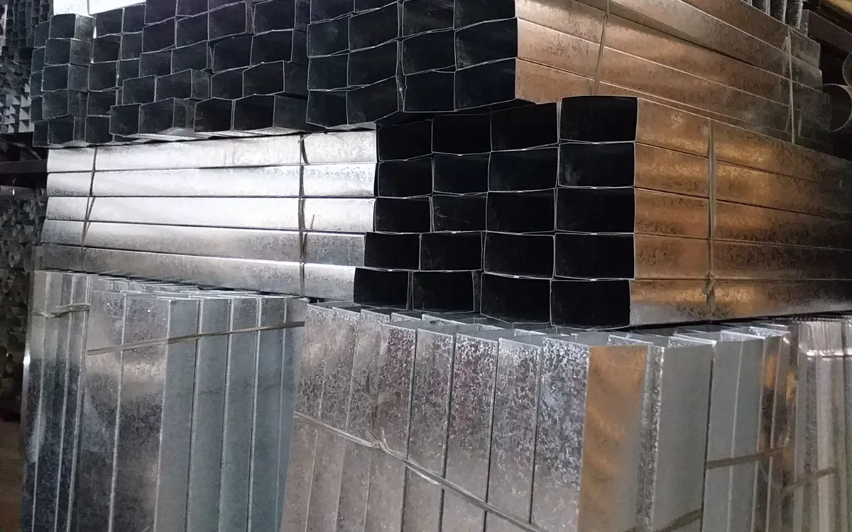 Conductos rectangulares y caños redondos de chapa galvanizada en stock