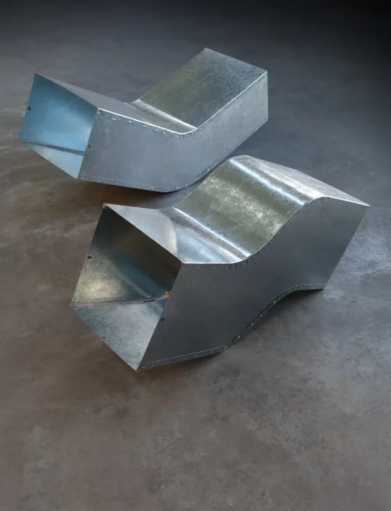 Dos desvíos rectangulares de chapa galvanizada, uno recto y uno curvo