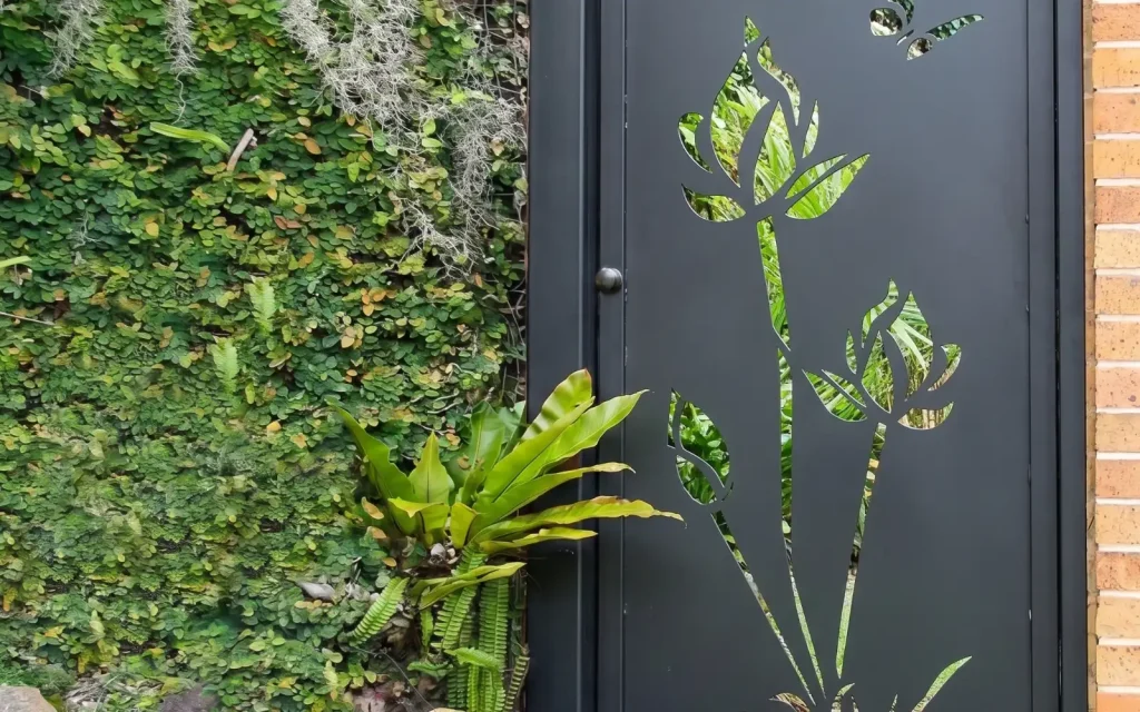 Puerta de jardín con panel decorativo Tulipán Mariposa