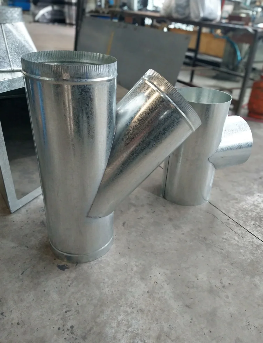 Ramal a 45° y T a 90° de chapa galvanizada en el taller de Rapimetal