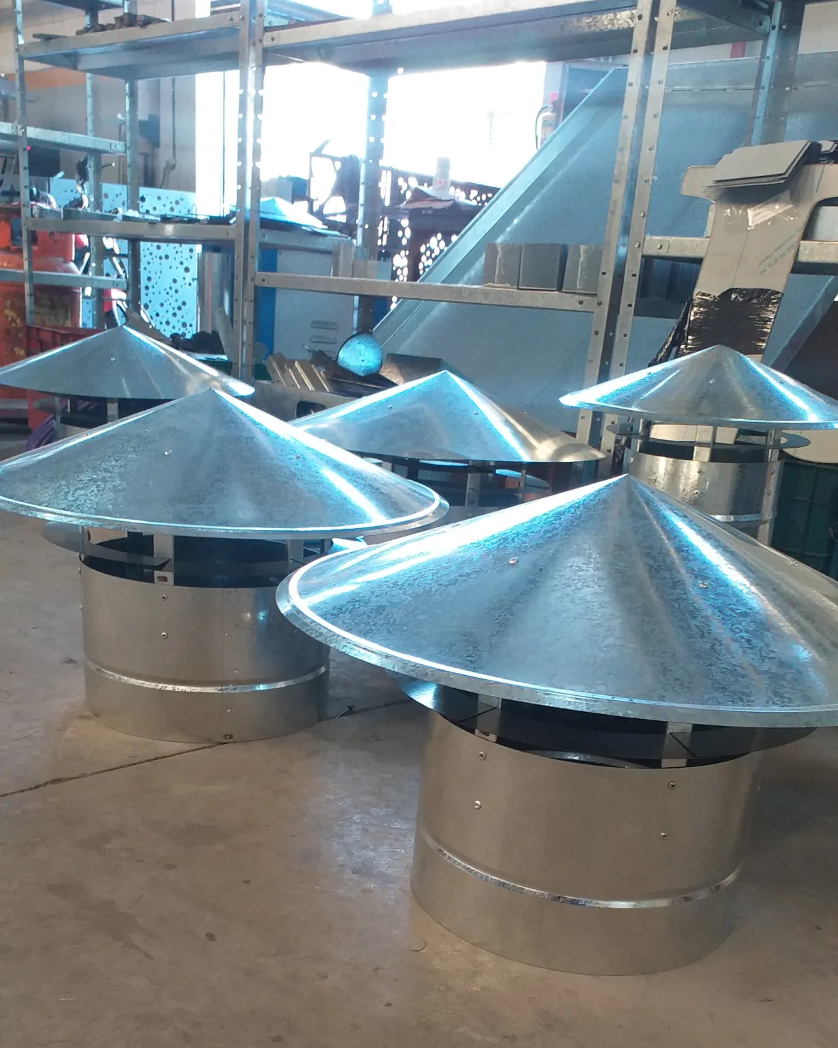 Sombreros chinos de chapa galvanizada en la planta